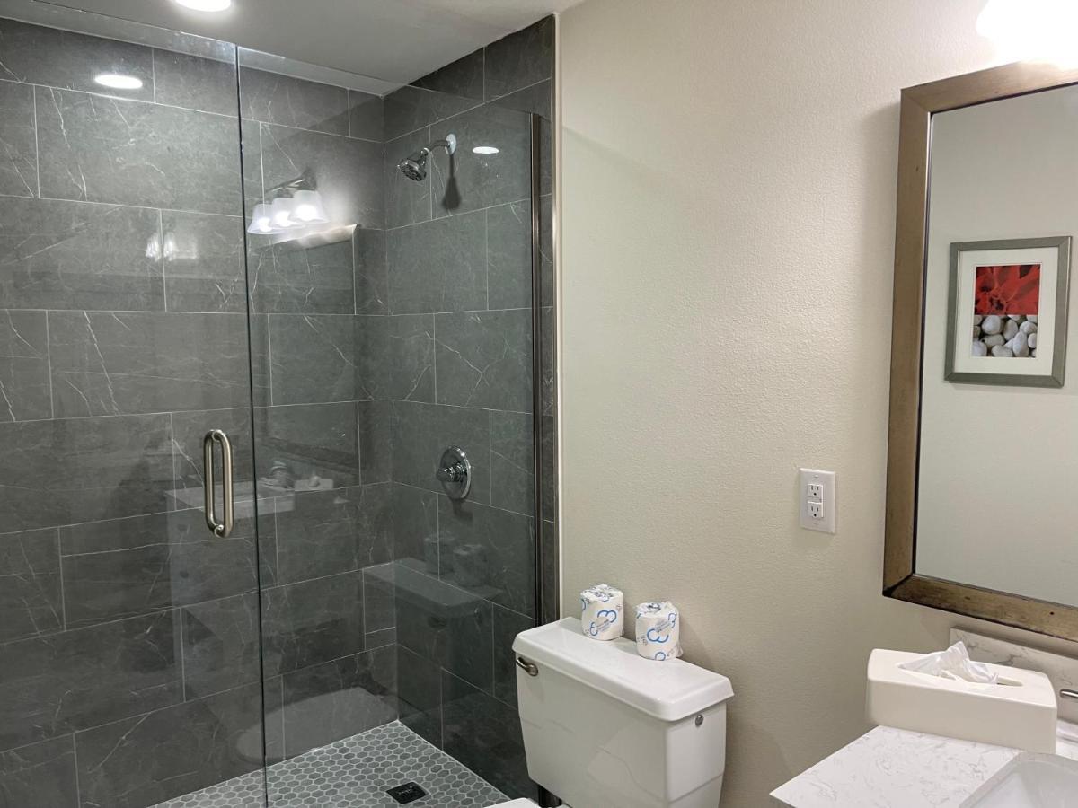 Remodeled, Huge Pool, Tiki Bar & Grill, Quiet Room Sarasota Esterno foto
