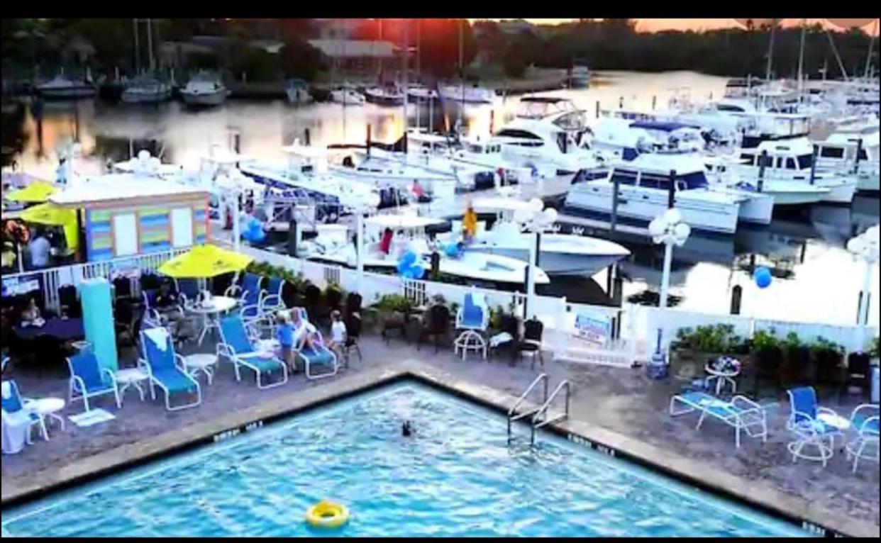 Remodeled, Huge Pool, Tiki Bar & Grill, Quiet Room Sarasota Esterno foto