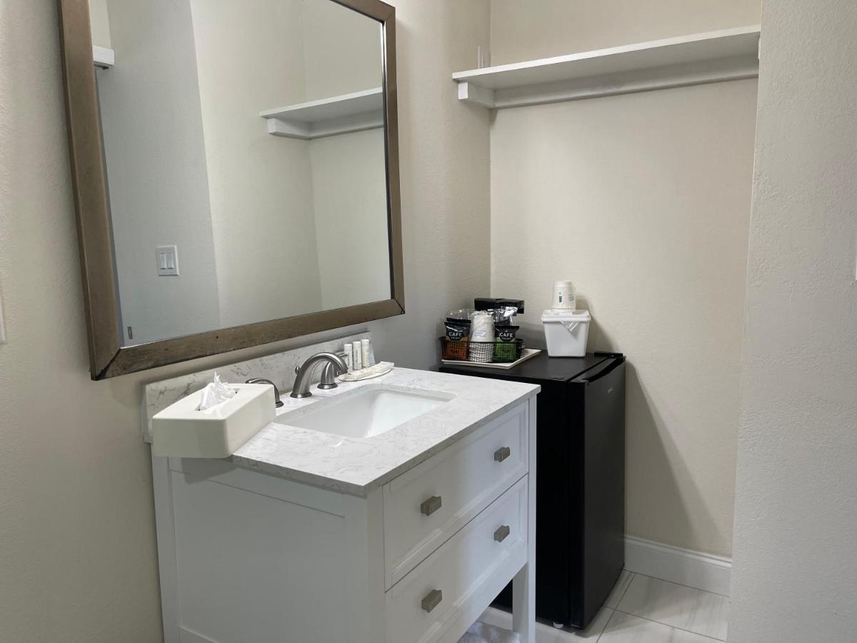 Remodeled, Huge Pool, Tiki Bar & Grill, Quiet Room Sarasota Esterno foto