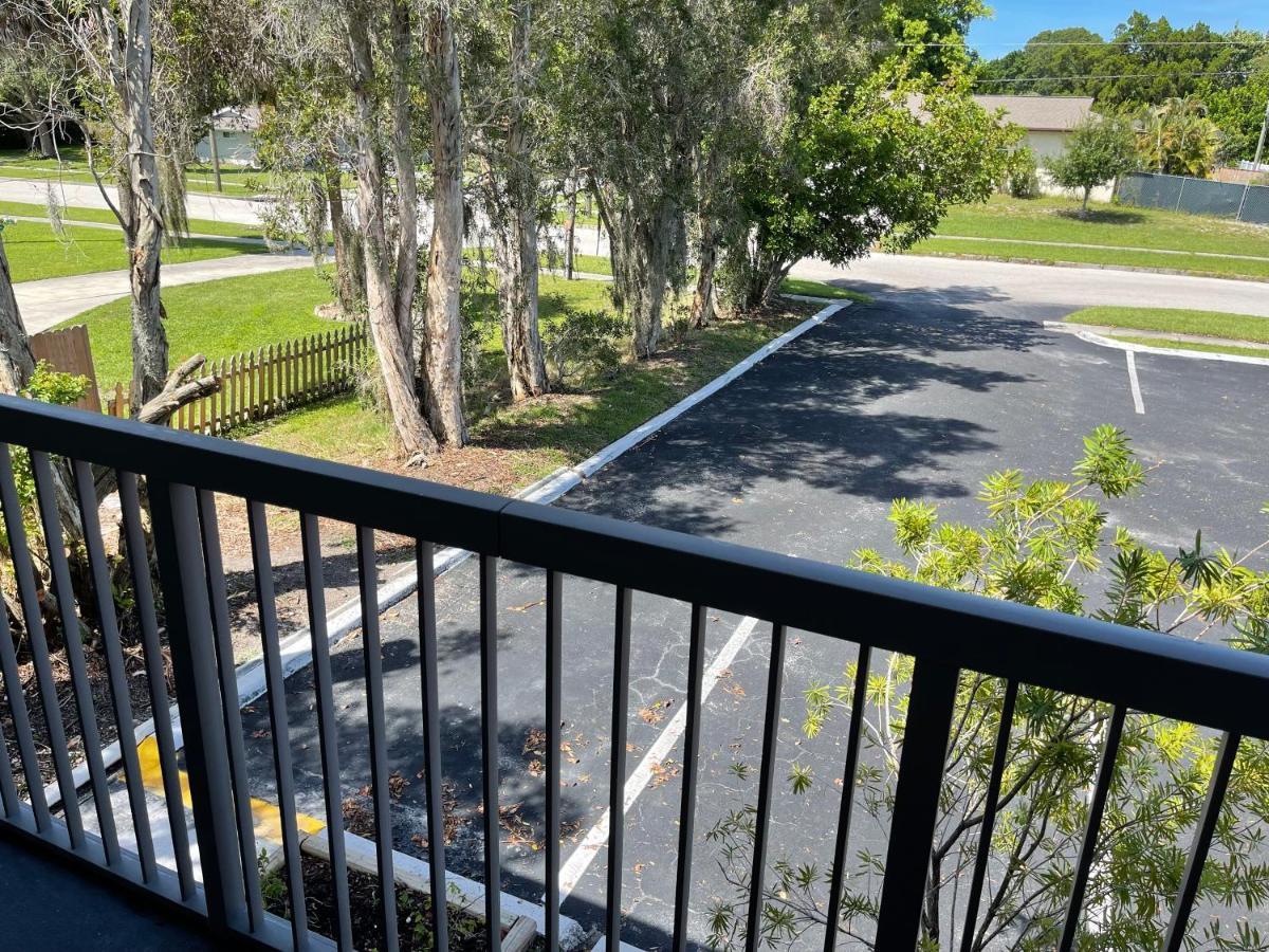 Remodeled, Huge Pool, Tiki Bar & Grill, Quiet Room Sarasota Esterno foto