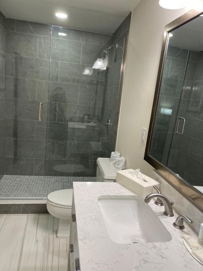 Remodeled, Huge Pool, Tiki Bar & Grill, Quiet Room Sarasota Esterno foto