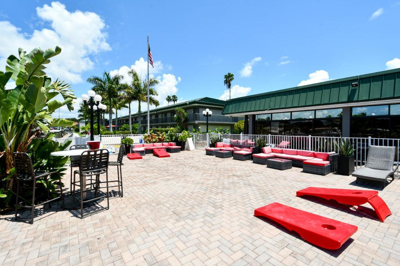 Remodeled, Huge Pool, Tiki Bar & Grill, Quiet Room Sarasota Esterno foto
