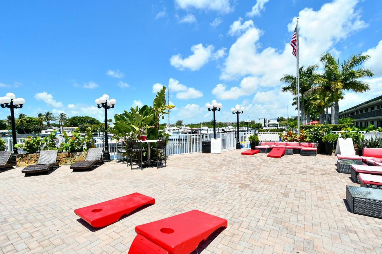 Remodeled, Huge Pool, Tiki Bar & Grill, Quiet Room Sarasota Esterno foto